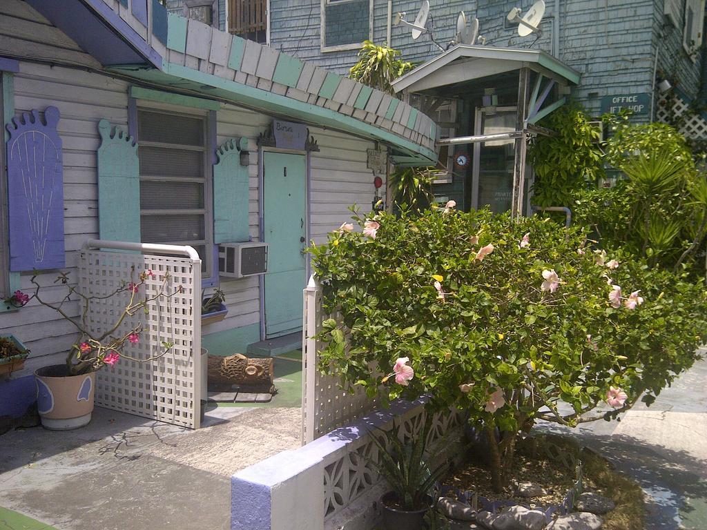 Arawak Inn Nassau Exterior photo