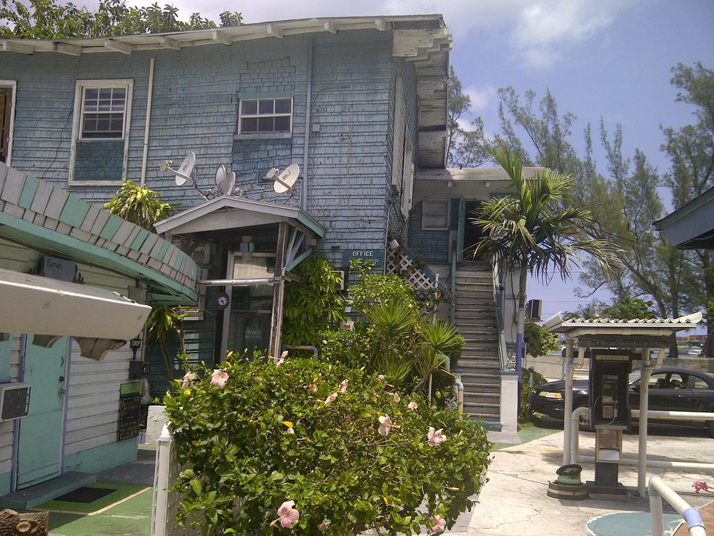 Arawak Inn Nassau Exterior photo